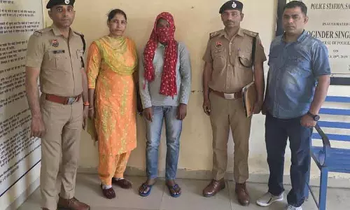 Panipat पुलिस ने हनी ट्रैप मामले में महिला को गिरफ़्तार किया Panipat पुलिस ने हनी ट्रैप मामले में महिला को गिरफ़्तार किया