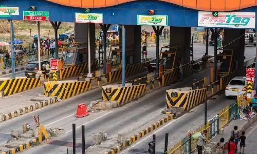 New Delhi: 1 अप्रैल से FASTag शुल्क बढ़ा, नया रेट लागू