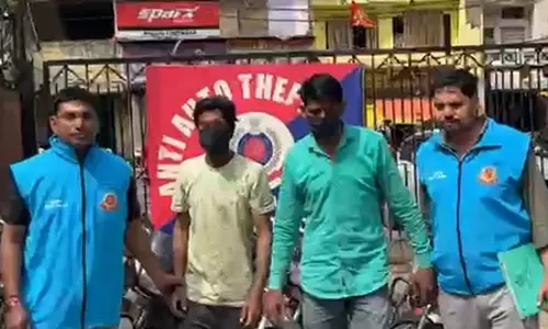 चोरी की स्कूटी ले जा रहे दो युवकों को किया गिरफ्तार, 5 वाहन बरामद