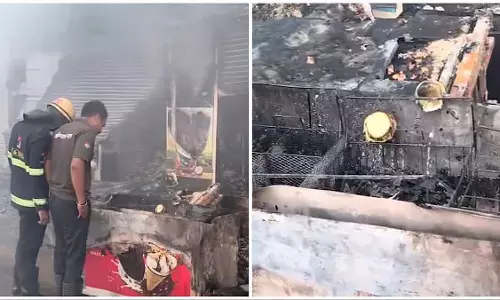 Pimpri-चिंचवड़ के मामुर्डी में किराने के गोदाम में लगी भीषण आग; लाखों का सामान जलकर राख Pimpri-चिंचवड़ के मामुर्डी में किराने के गोदाम में लगी भीषण आग; लाखों का सामान जलकर राख