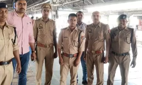 Prayagraj: ट्रेन में मुफ्त सफर करता फर्जी दारोगा पकड़ा