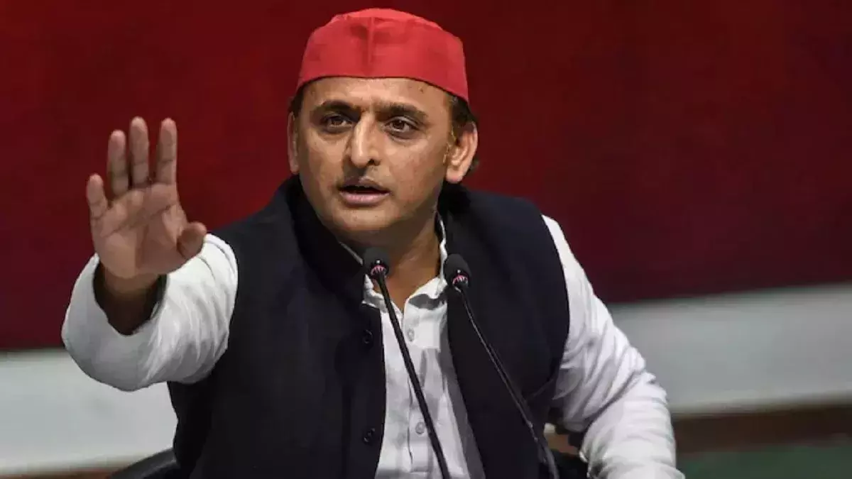 Lucknow: अखिलेश यादव ने आयोग पर साधा निशाना Lucknow: अखिलेश यादव ने आयोग पर साधा निशाना