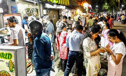 LPG सिलेंडर की सप्लाई में रुकावट: स्नैक्स के लिए घंटों का इंतज़ार LPG सिलेंडर की सप्लाई में रुकावट: स्नैक्स के लिए घंटों का इंतज़ार