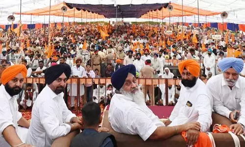 पंजाब विधानसभा चुनाव दिल्ली-स्थित पार्टियों के खिलाफ लड़ाई है: Sukhbir Badal पंजाब विधानसभा चुनाव दिल्ली-स्थित पार्टियों के खिलाफ लड़ाई है: Sukhbir Badal