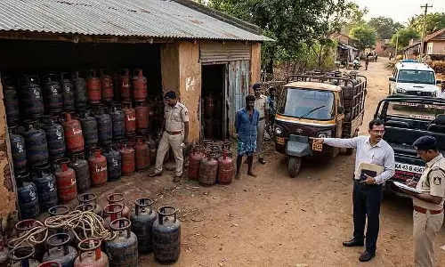 115 खाली LPG सिलेंडरों का अवैध ज़ख़ीरा: एक व्यक्ति के ख़िलाफ़ FIR