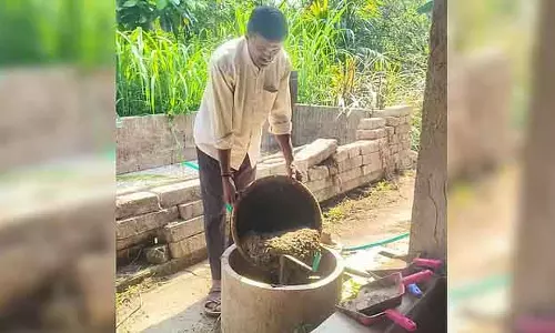 LPG की कमी के बीच किसानों ने बायोगैस का रुख किया: गोबर से बने वैकल्पिक ईंधन के इस्तेमाल में मिली सफलता