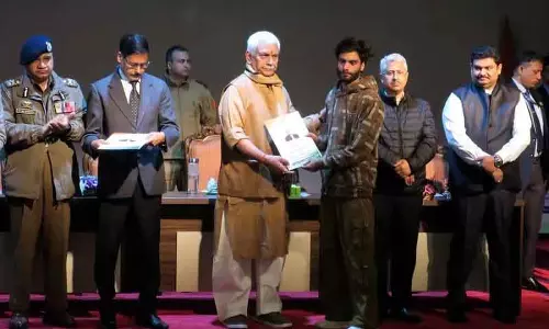 आतंक पीड़ितों को न्याय दिलाने के लिए सरकार दृढ़ संकल्पित: LG Sinha आतंक पीड़ितों को न्याय दिलाने के लिए सरकार दृढ़ संकल्पित: LG Sinha