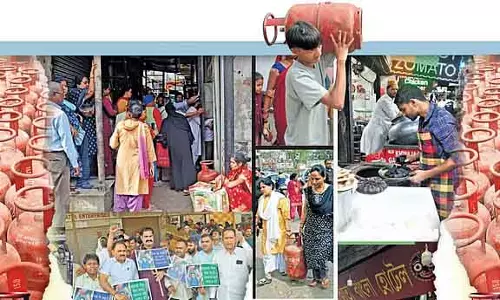 LPG संकट ने Delhi को प्रभावित किया, रसोई पकौड़ों का इंतज़ार कर रही LPG संकट ने Delhi को प्रभावित किया, रसोई पकौड़ों का इंतज़ार कर रही