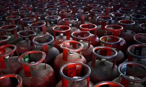 सरकार ने सभी घरेलू LPG उपभोक्ताओं के लिए बायोमेट्रिक प्रमाणीकरण अनिवार्य कर दिया है
