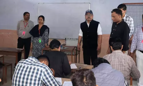 Bareilly: भर्ती परीक्षा केंद्रों का डीएम ने किया निरीक्षण