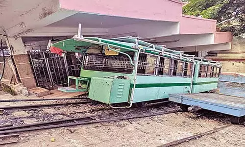 तकनीकी खराबी के कारण Palani Murugan Temple में इलेक्ट्रिक विंच सेवा बाधित तकनीकी खराबी के कारण Palani Murugan Temple में इलेक्ट्रिक विंच सेवा बाधित