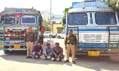 स्पंज आयरन के अवैध परिवहन का भंडाफोड़, 2 ट्रक जब्त स्पंज आयरन के अवैध परिवहन का भंडाफोड़, 2 ट्रक जब्त