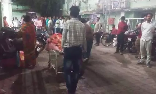 SCB के ट्रॉमा केयर सेंटर में आग लगने की घटना में मारे गए 10 लोगों की पहचान सामने आई SCB के ट्रॉमा केयर सेंटर में आग लगने की घटना में मारे गए 10 लोगों की पहचान सामने आई