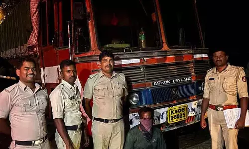 Karwar : 14 हज़ार लीटर बीयर ज़ब्त Karwar : 14 हज़ार लीटर बीयर ज़ब्त