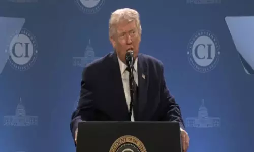 Trump ने टैरिफ पर सुप्रीम कोर्ट के फैसले की आलोचना की, फेड चेयरमैन पॉवेल पर हमला बोला Trump ने टैरिफ पर सुप्रीम कोर्ट के फैसले की आलोचना की, फेड चेयरमैन पॉवेल पर हमला बोला