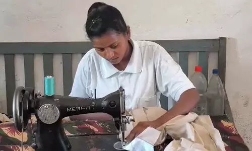 Balaghat: डेढ़ महीने से सिलाई-ड्राइविंग सीख रहे सरेंडर नक्सली Balaghat: डेढ़ महीने से सिलाई-ड्राइविंग सीख रहे सरेंडर नक्सली
