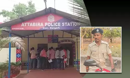 Bargarh में नकली पुलिसवाला पकड़ा गया, एक साथी फ़रार Bargarh में नकली पुलिसवाला पकड़ा गया, एक साथी फ़रार