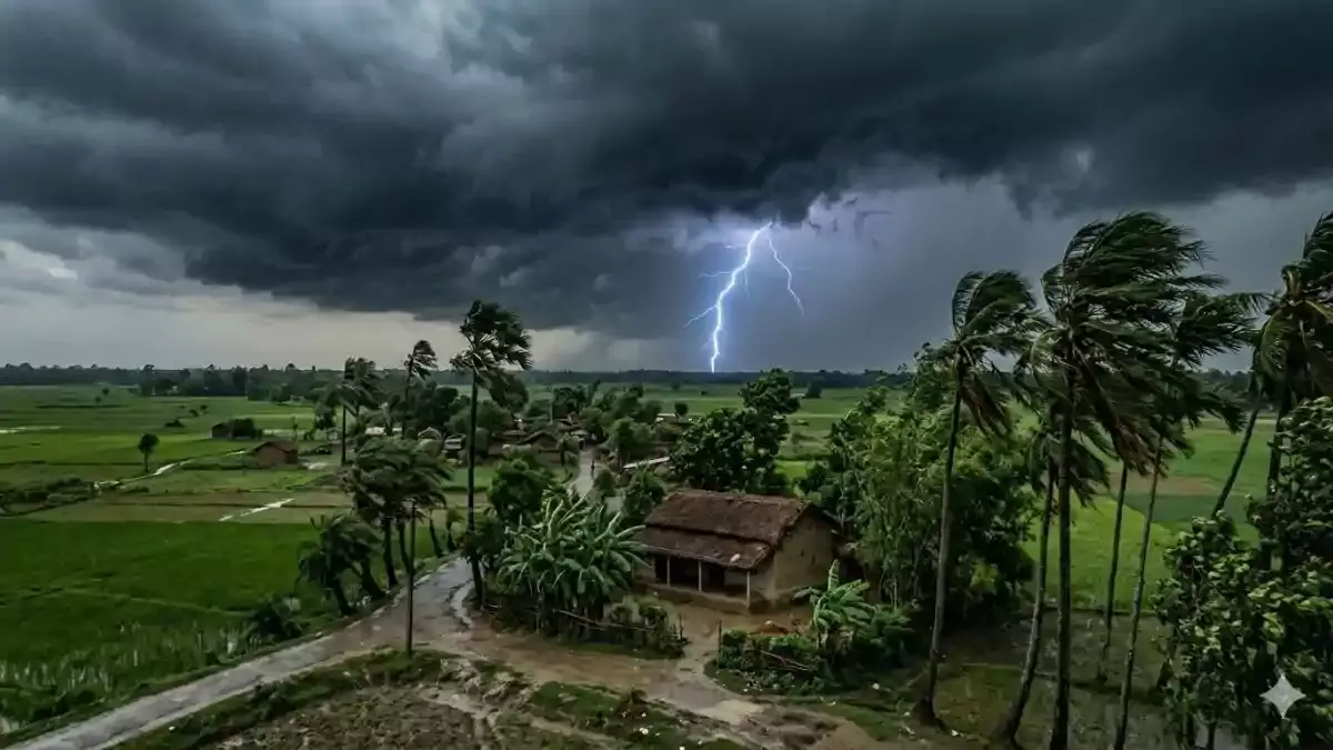 Bankura: तूफानी हवाओं से घरों और फसलों को नुकसान Bankura: तूफानी हवाओं से घरों और फसलों को नुकसान