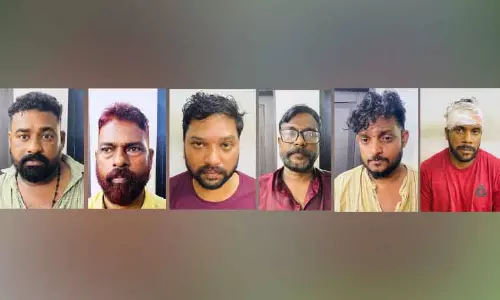 Kerala : त्योहार के दौरान पुलिस पर हमला करने के आरोप में संदिग्ध गिरफ़्तार Kerala : त्योहार के दौरान पुलिस पर हमला करने के आरोप में संदिग्ध गिरफ़्तार