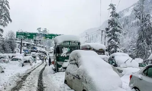 Shimla: मौसम विभाग ने 20 मार्च तक अलर्ट जारी किया, अटल टनल के पास वाहन फंसे Shimla: मौसम विभाग ने 20 मार्च तक अलर्ट जारी किया, अटल टनल के पास वाहन फंसे
