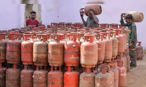 Cooking Gas ; चिंता की कोई ज़रूरत नहीं, ज़िला आपूर्ति अधिकारी ने कहा
