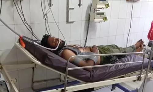 रेलवे ब्रिज के नीचे युवक पर फायरिंग, इलाके में मचा हड़कंप रेलवे ब्रिज के नीचे युवक पर फायरिंग, इलाके में मचा हड़कंप