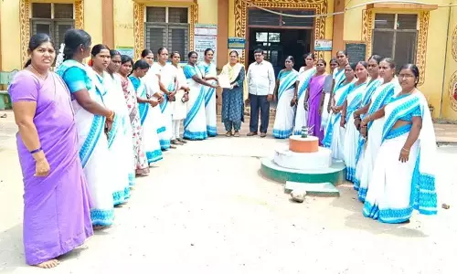 ASHA workers की समस्याओं के समाधान के लिए धरना ASHA workers की समस्याओं के समाधान के लिए धरना