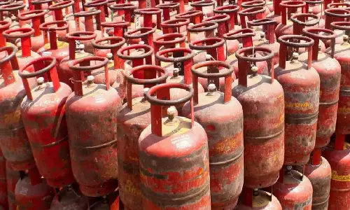 बढ़ाई गई गैस सिलेंडरों की आपूर्ति, राहत की खबर