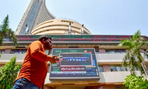 लगातार तीन सत्रों की गिरावट के बाद हरे निशान में बंद हुआ शेयर बाजार, सेंसेक्स 939 अंक उछला