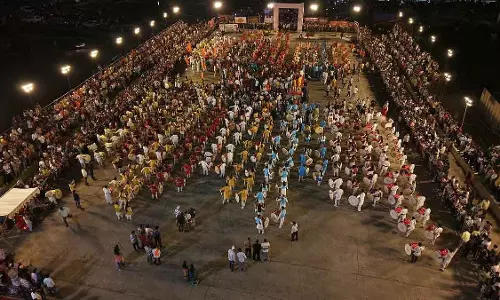 Nashik ने भव्य महावदन की मेजबानी की; 25 ढोल पथक शक्तिशाली प्रदर्शन करते हैं