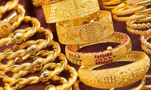 OMG! ईमानदारी की मिसाल...15 लाख के सोने-चांदी के गहने सुरक्षित वापस लौटा दिए OMG! ईमानदारी की मिसाल...15 लाख के सोने-चांदी के गहने सुरक्षित वापस लौटा दिए
