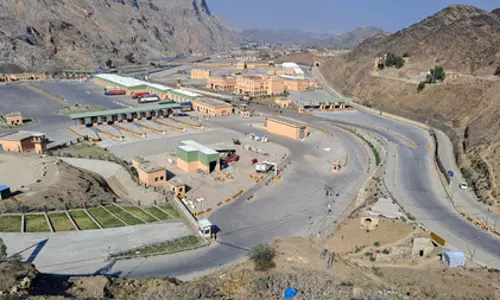 मिडिल ईस्ट संकट और अफगानिस्तान युद्ध से पाकिस्तान की अर्थव्यवस्था चरमराई, बचत उपायों की उम्मीद नहीं मिडिल ईस्ट संकट और अफगानिस्तान युद्ध से पाकिस्तान की अर्थव्यवस्था चरमराई, बचत उपायों की उम्मीद नहीं