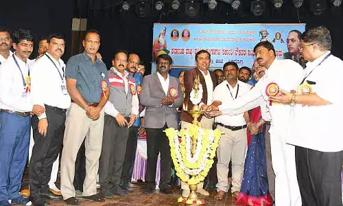 Minister मधु बंगारप्पा स्कूलों में डिजिटल स्टूडियो शुरू करने पर विचार कर रहे हैं
