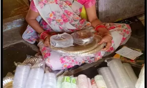दोना-पत्तल के व्यवसाय से आत्मनिर्भर बनीं ज्योति वैष्णव दोना-पत्तल के व्यवसाय से आत्मनिर्भर बनीं ज्योति वैष्णव