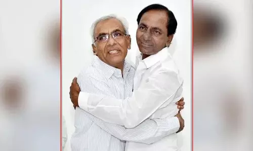 KCR ने केंद्रीय साहित्य अकादमी पुरस्कार जीतने के लिए नंदिनी सिद्धा रेड्डी को बधाई दी KCR ने केंद्रीय साहित्य अकादमी पुरस्कार जीतने के लिए नंदिनी सिद्धा रेड्डी को बधाई दी