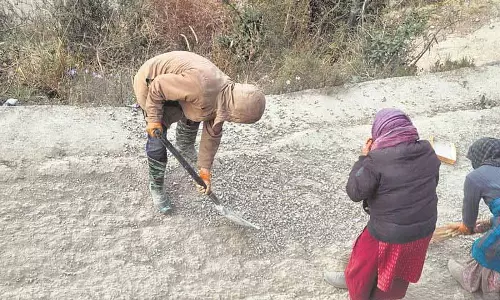 Kasauli: जान बचाने के लिए बनी एम्बुलेंस सड़कें जानलेवा बनीं Kasauli: जान बचाने के लिए बनी एम्बुलेंस सड़कें जानलेवा बनीं