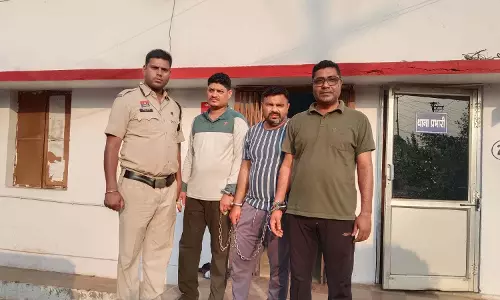 डी.डी. नगर में तेज आवाज पर मारपीट और तोड़फोड़, तीन आरोपी गिरफ्तार डी.डी. नगर में तेज आवाज पर मारपीट और तोड़फोड़, तीन आरोपी गिरफ्तार