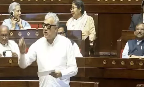 EC के आधी रात के प्रशासनिक फेरबदल पर राज्यसभा से तृणमूल का वॉकआउट EC के आधी रात के प्रशासनिक फेरबदल पर राज्यसभा से तृणमूल का वॉकआउट