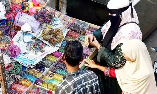 Hyderabad के बाज़ारों में ईद-उल-फ़ित्र की खरीदारी की धूम