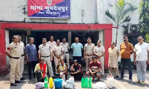 भूपदेवपुर में पुलिस-आबकारी विभाग की संयुक्त कार्रवाई, 4 आरोपी गिरफ्तार भूपदेवपुर में पुलिस-आबकारी विभाग की संयुक्त कार्रवाई, 4 आरोपी गिरफ्तार