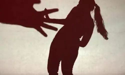 Maharashtra में महिलाओं की सुरक्षा को लेकर चिंताएँ बढ़ीं: सर्वे के आँकड़े चौंकाने वाले Maharashtra में महिलाओं की सुरक्षा को लेकर चिंताएँ बढ़ीं: सर्वे के आँकड़े चौंकाने वाले