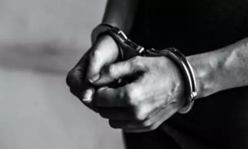 Fraud: फ्लैट दिलाने के झांसे में 37 लाख की ठगी, आरोपी गिरफ्तार Fraud: फ्लैट दिलाने के झांसे में 37 लाख की ठगी, आरोपी गिरफ्तार