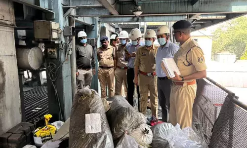 CG BREAKING: पुलिस ने 560 किलो गांजा और नशीली टैबलेट को फर्नेस में जलाकर नष्ट CG BREAKING: पुलिस ने 560 किलो गांजा और नशीली टैबलेट को फर्नेस में जलाकर नष्ट