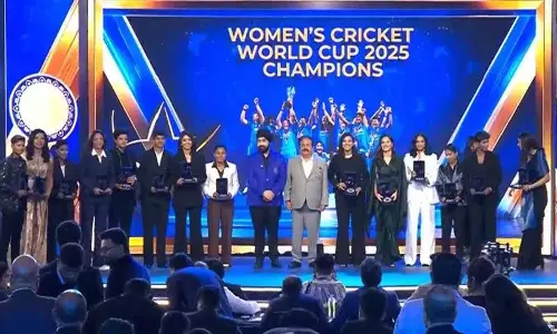 BCCI ने वार्षिक पुरस्कार समारोह में महिला क्रिकेटरों को सम्मानित किया BCCI ने वार्षिक पुरस्कार समारोह में महिला क्रिकेटरों को सम्मानित किया