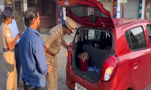 Pudukkottai के छह विधानसभा क्षेत्रों में वाहनों की सघन जाँच जारी Pudukkottai के छह विधानसभा क्षेत्रों में वाहनों की सघन जाँच जारी