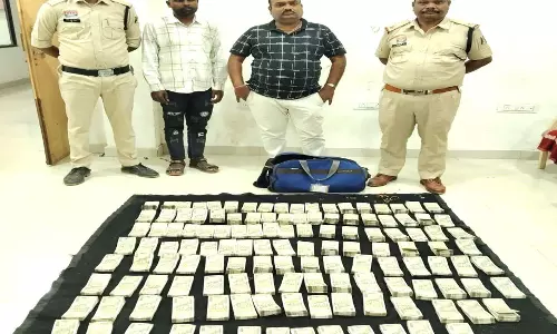 CG: कार से पुलिस ने पकड़े 75 लाख नकद, आरोपी गिरफ्तार