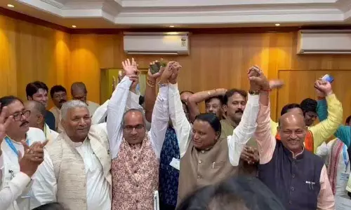 राज्यसभा चुनाव जीतने पर सीएम मोहन माझी ने मनमोहन सामल और सुजीत कुमार को दी बधाई राज्यसभा चुनाव जीतने पर सीएम मोहन माझी ने मनमोहन सामल और सुजीत कुमार को दी बधाई