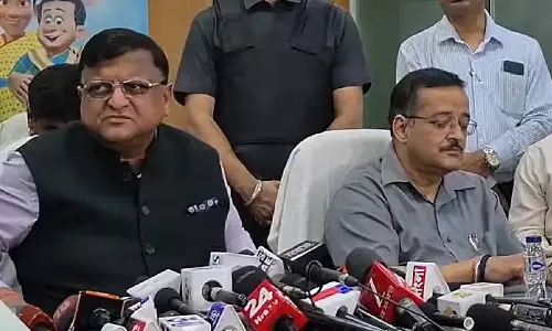 EC का बयान: वेबकास्ट ठप होने के दौरान बूथ पर कितने विचाराधीन मतदाता मौजूद थे? EC का बयान: वेबकास्ट ठप होने के दौरान बूथ पर कितने विचाराधीन मतदाता मौजूद थे?