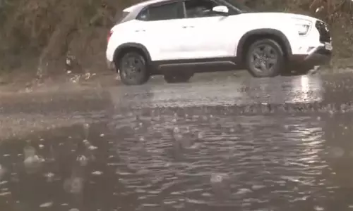 Himachal: शिमला में भारी ओलावृष्टि, आवाजाही बाधित, स्थानीय लोगों ने फसलों को नुकसान पर जताई चिंता Himachal: शिमला में भारी ओलावृष्टि, आवाजाही बाधित, स्थानीय लोगों ने फसलों को नुकसान पर जताई चिंता