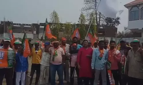 BJP कार्यकर्ताओं ने पार्टी विधायक के ख़िलाफ़ प्रदर्शन किया, बांकुड़ा के पद्मा खेमे में दरार BJP कार्यकर्ताओं ने पार्टी विधायक के ख़िलाफ़ प्रदर्शन किया, बांकुड़ा के पद्मा खेमे में दरार